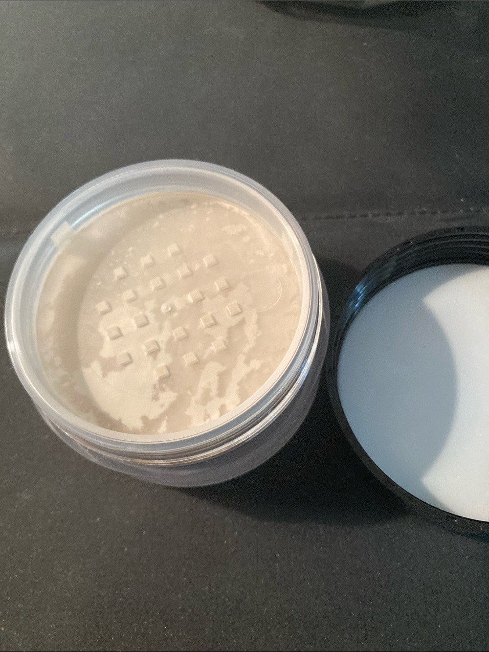 laura mercier Translucent Loose Setting Powder - Picture 2 of 2